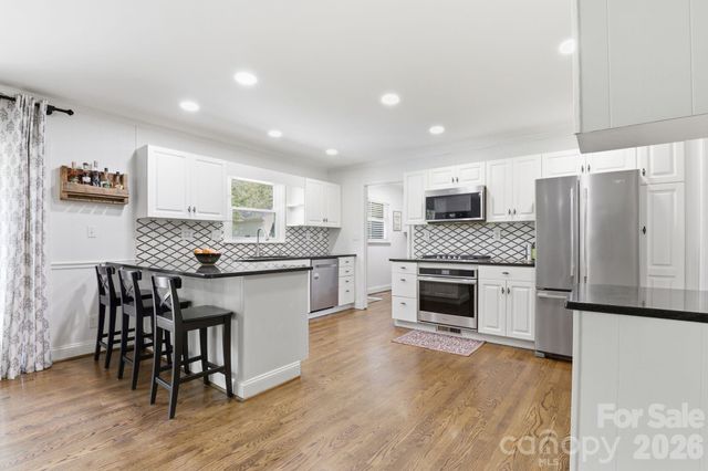 8325 Fallsdale Drive, Charlotte, NC 28214