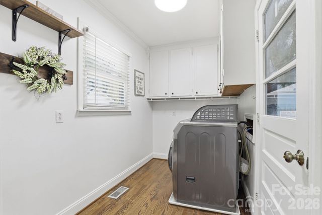 8325 Fallsdale Drive, Charlotte, NC 28214