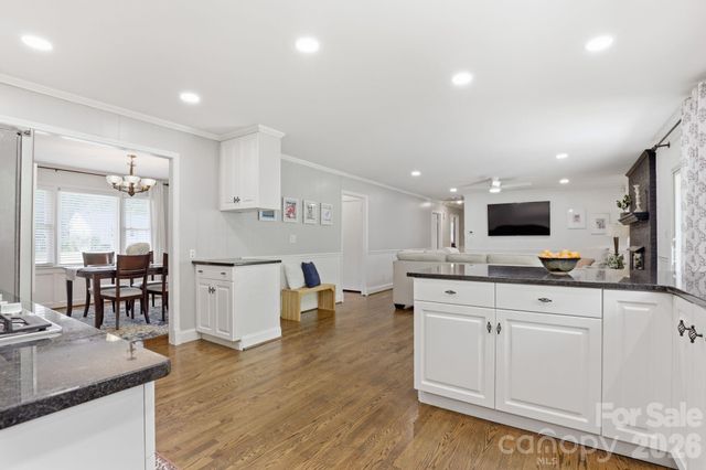 8325 Fallsdale Drive, Charlotte, NC 28214