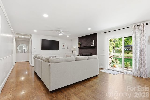 8325 Fallsdale Drive, Charlotte, NC 28214