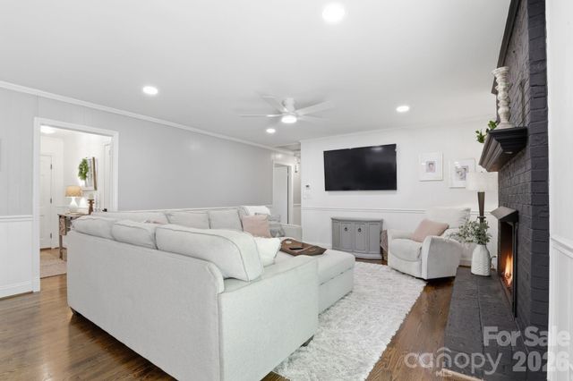 8325 Fallsdale Drive, Charlotte, NC 28214