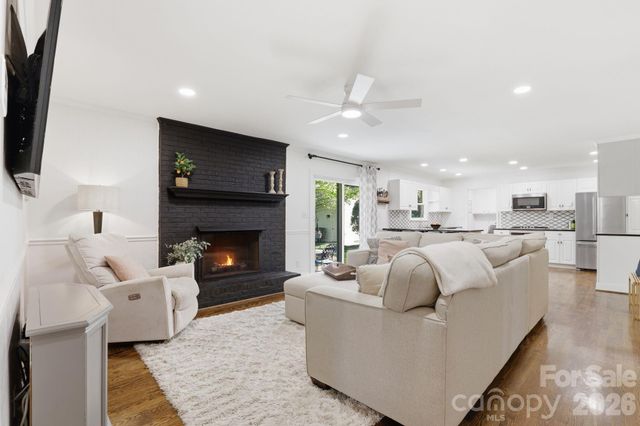 8325 Fallsdale Drive, Charlotte, NC 28214