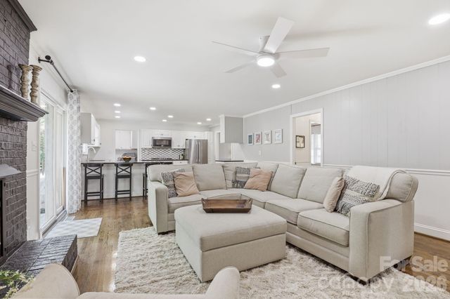 8325 Fallsdale Drive, Charlotte, NC 28214