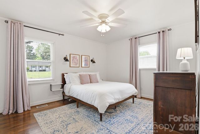 8325 Fallsdale Drive, Charlotte, NC 28214