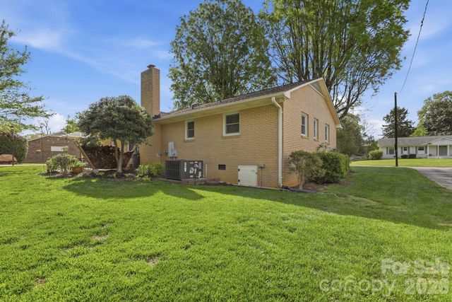 8325 Fallsdale Drive, Charlotte, NC 28214