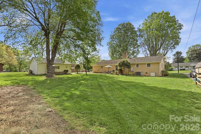 8325 Fallsdale Drive, Charlotte, NC 28214