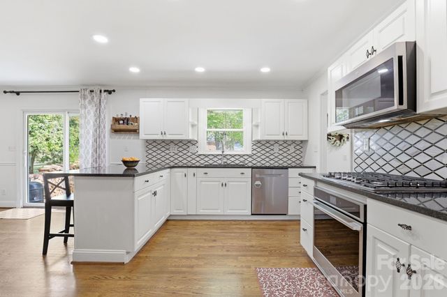 8325 Fallsdale Drive, Charlotte, NC 28214