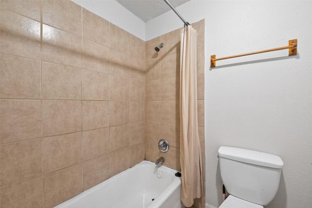 7742 Park Place Boulevard 4, Houston, TX 77087