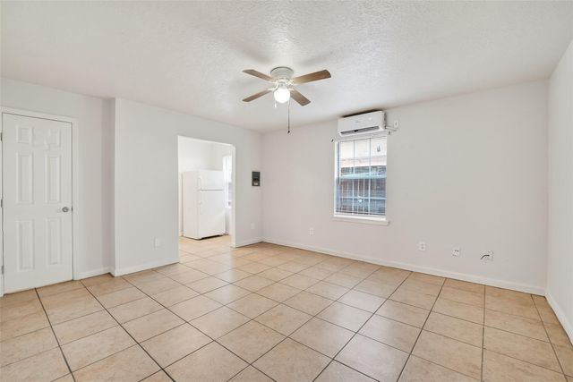 7742 Park Place Boulevard 4, Houston, TX 77087