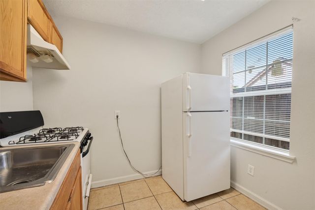 7742 Park Place Boulevard 4, Houston, TX 77087