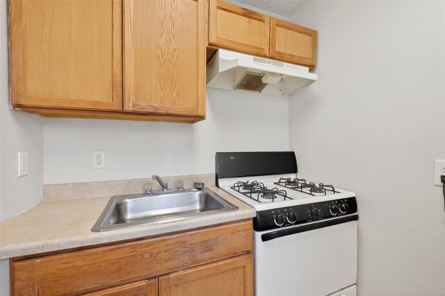 7742 Park Place Boulevard 4, Houston, TX 77087