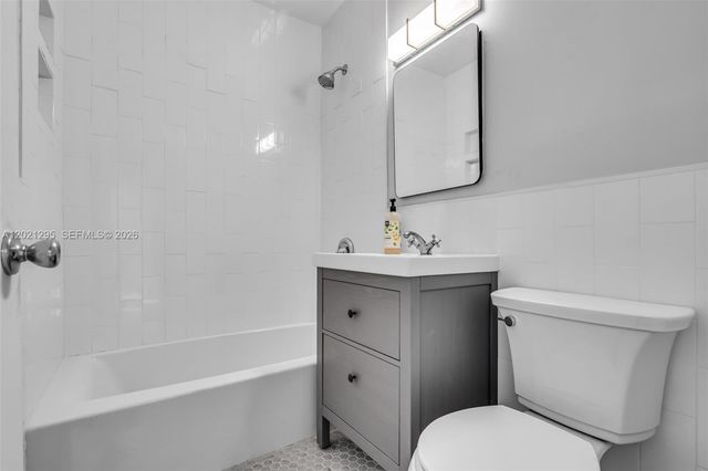 648 South Dr, Miami Springs, FL 33166