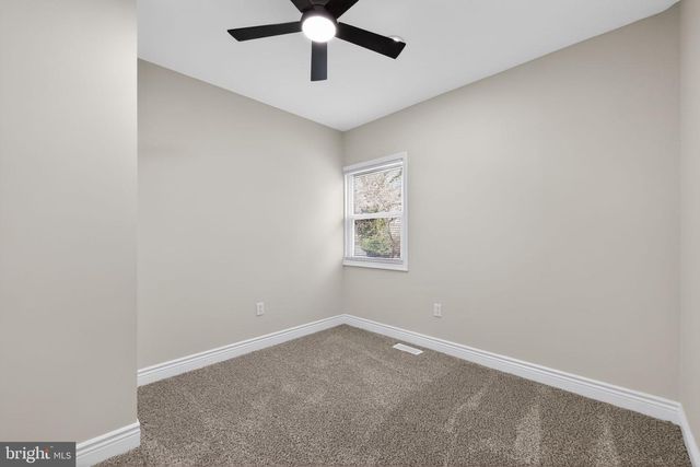 207 ROLLING GREEN AVE, New Castle, DE 19720