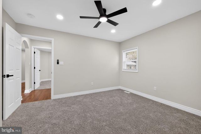 207 ROLLING GREEN AVE, New Castle, DE 19720