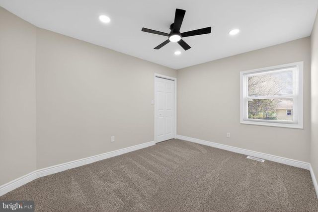 207 ROLLING GREEN AVE, New Castle, DE 19720