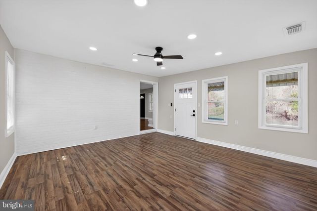 207 ROLLING GREEN AVE, New Castle, DE 19720