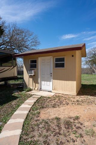 142 Triangle Acres, Cedar Creek, TX 78612