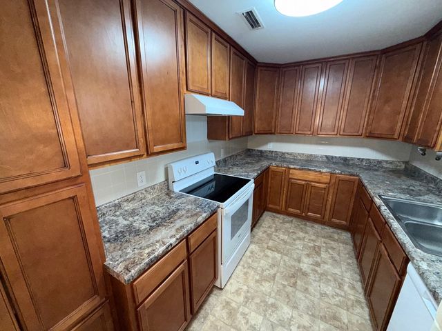 46 Dogwood St., Midland City, AL 36350