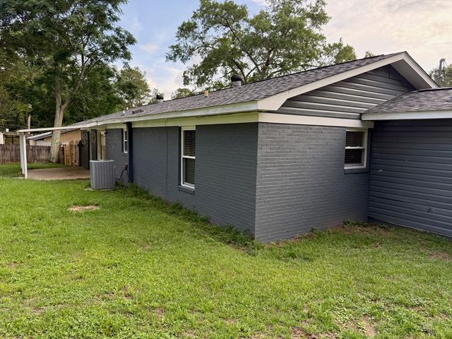 46 Dogwood St., Midland City, AL 36350