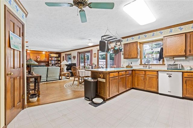 4183 Deerbrook Way SW, Lilburn, GA 30047