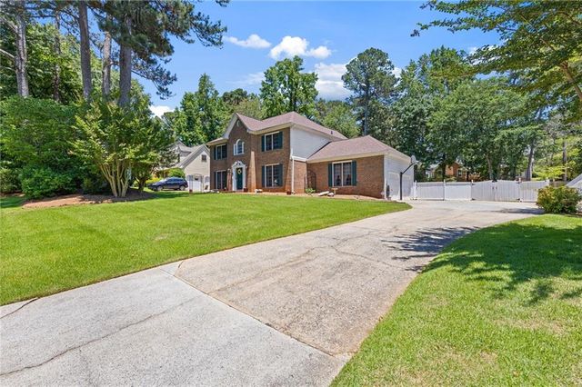 4183 Deerbrook Way SW, Lilburn, GA 30047
