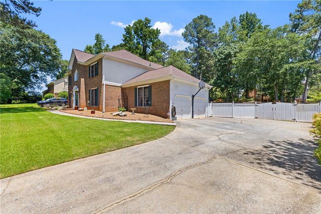 4183 Deerbrook Way SW, Lilburn, GA 30047