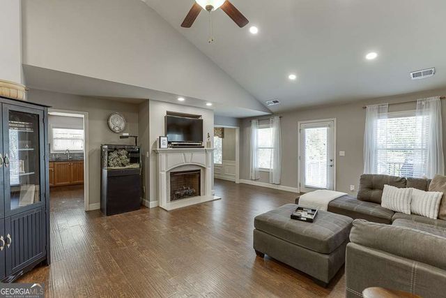 5652 Leaf Ridge Lane NE, Buford, GA 30518