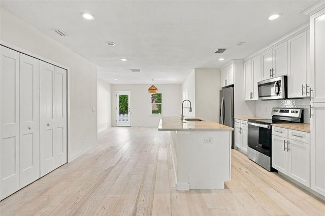 150 50TH STREET N, St Petersburg, FL 33710