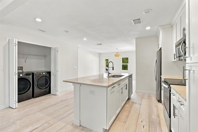 150 50TH STREET N, St Petersburg, FL 33710