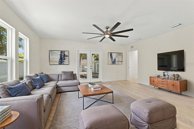 150 50TH STREET N, St Petersburg, FL 33710