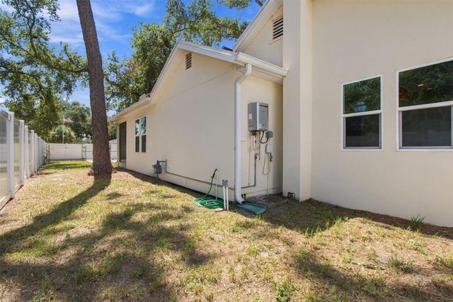 150 50TH STREET N, St Petersburg, FL 33710