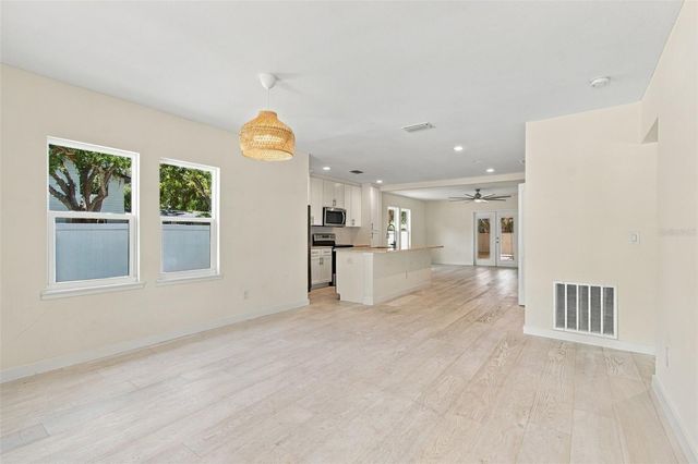 150 50TH STREET N, St Petersburg, FL 33710