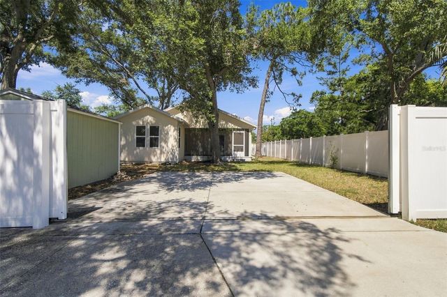 150 50TH STREET N, St Petersburg, FL 33710
