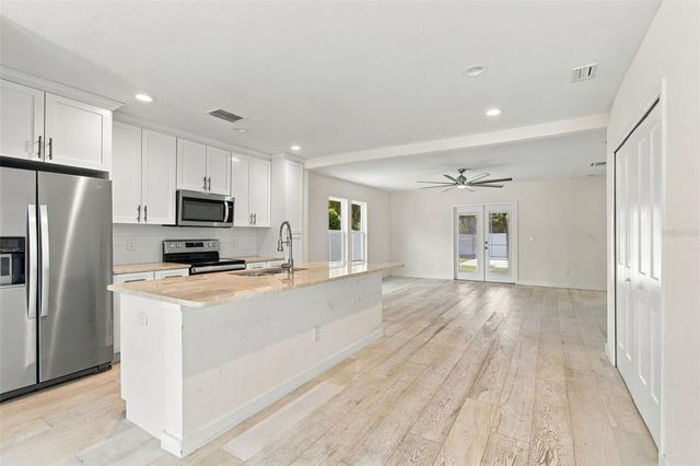 150 50TH STREET N, St Petersburg, FL 33710