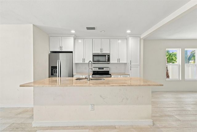 150 50TH STREET N, St Petersburg, FL 33710