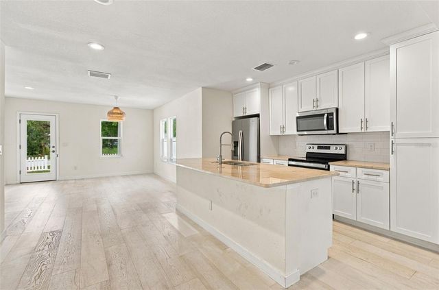 150 50TH STREET N, St Petersburg, FL 33710