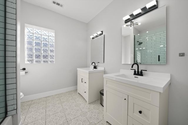 4854 W Addison Street, Chicago, IL 60641