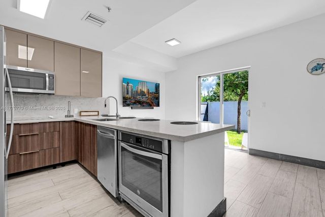 15450 NW 2nd Ave 15450, Miami, FL 33169