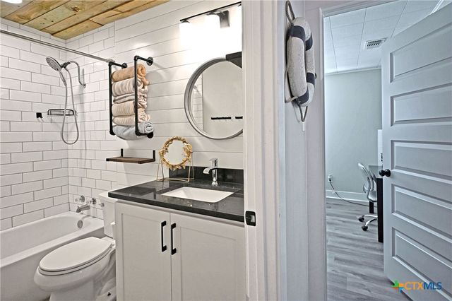 553 Scenic Drive, Canyon Lake, TX 78133