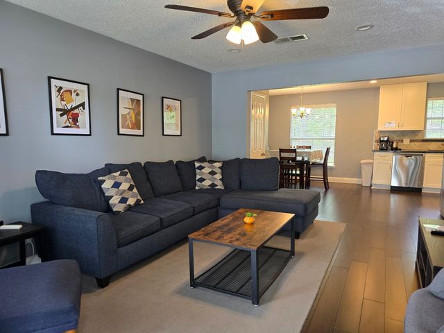 6313 Greenlee Street, Fort Worth, TX 76112