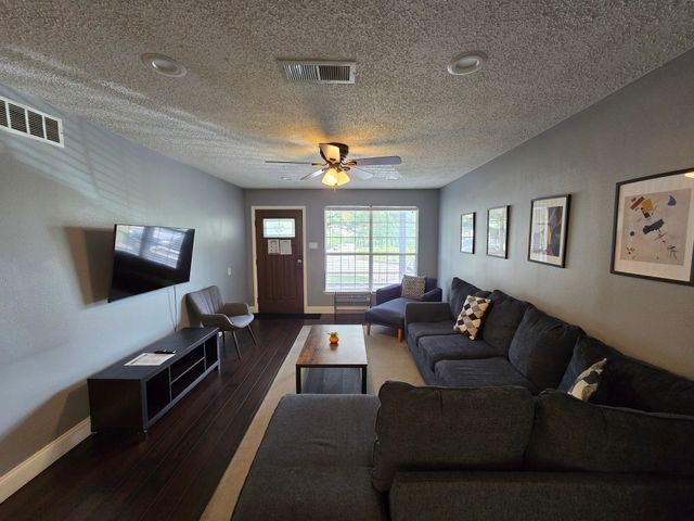 6313 Greenlee Street, Fort Worth, TX 76112