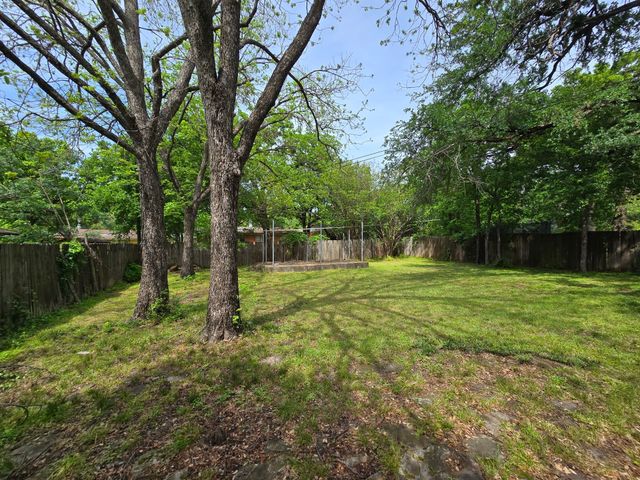 6313 Greenlee Street, Fort Worth, TX 76112