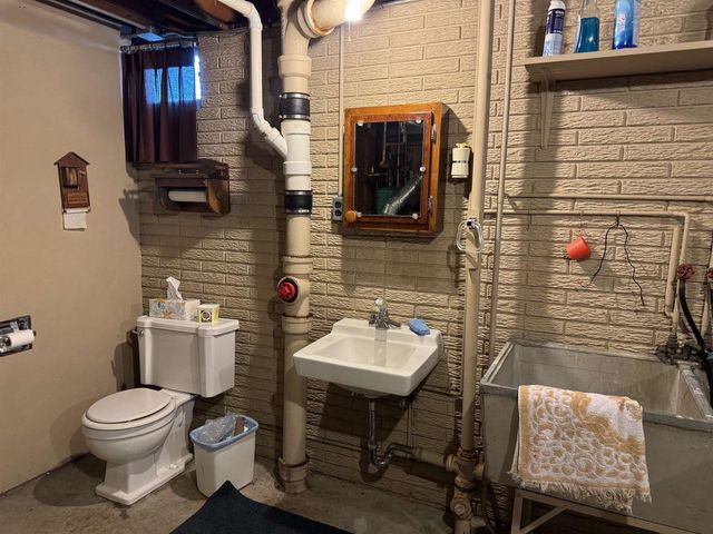 2219 Mineral Point Avenue, Janesville, WI 53548