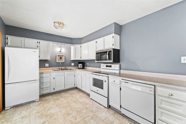 239 Birch Boulevard, Pleasant Hill, IA 50327