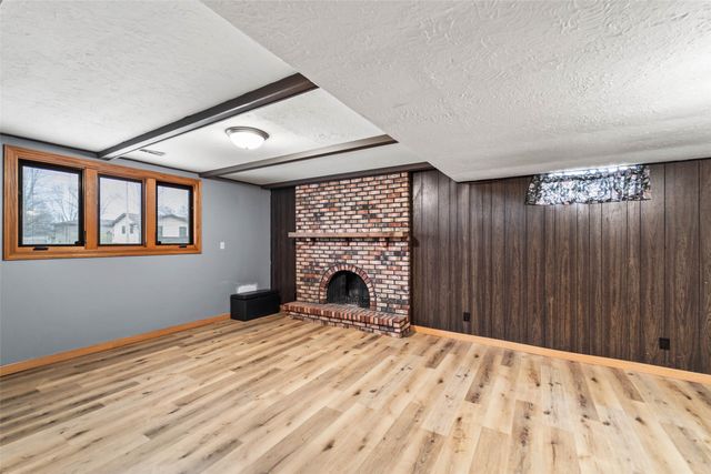 239 Birch Boulevard, Pleasant Hill, IA 50327