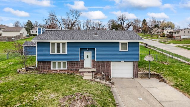 239 Birch Boulevard, Pleasant Hill, IA 50327