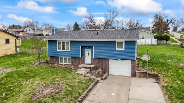 239 Birch Boulevard, Pleasant Hill, IA 50327