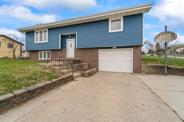 239 Birch Boulevard, Pleasant Hill, IA 50327