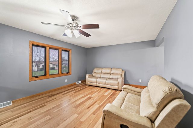 239 Birch Boulevard, Pleasant Hill, IA 50327