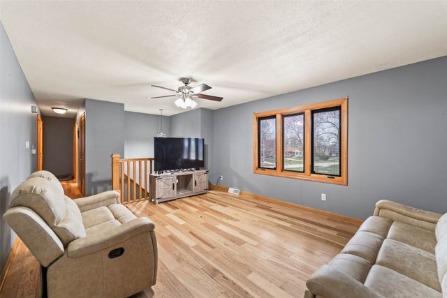 239 Birch Boulevard, Pleasant Hill, IA 50327